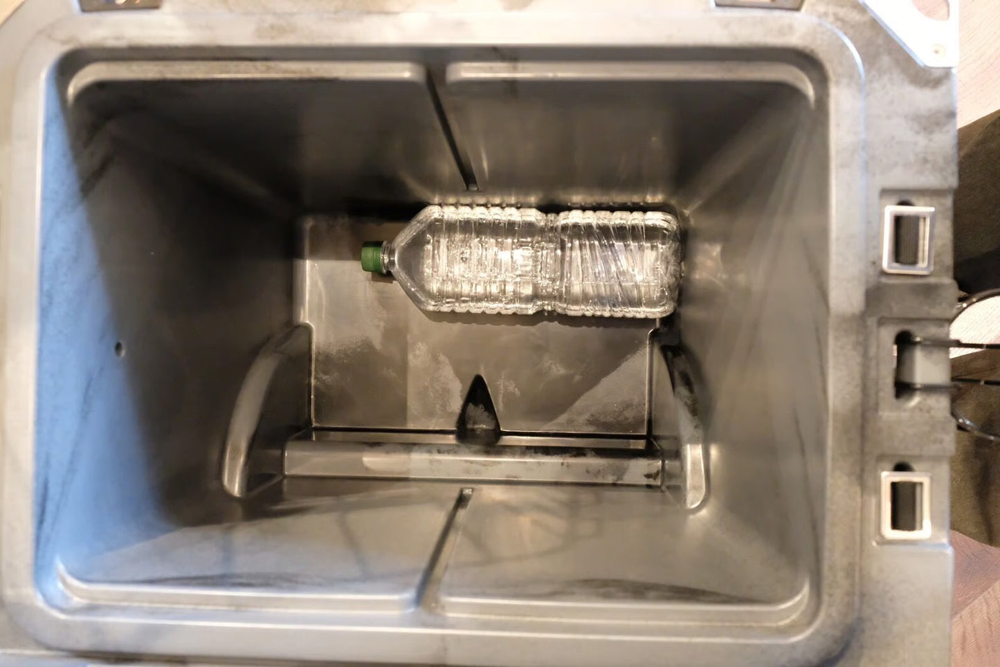 Deelight Iceland cooler 45QT with wheels