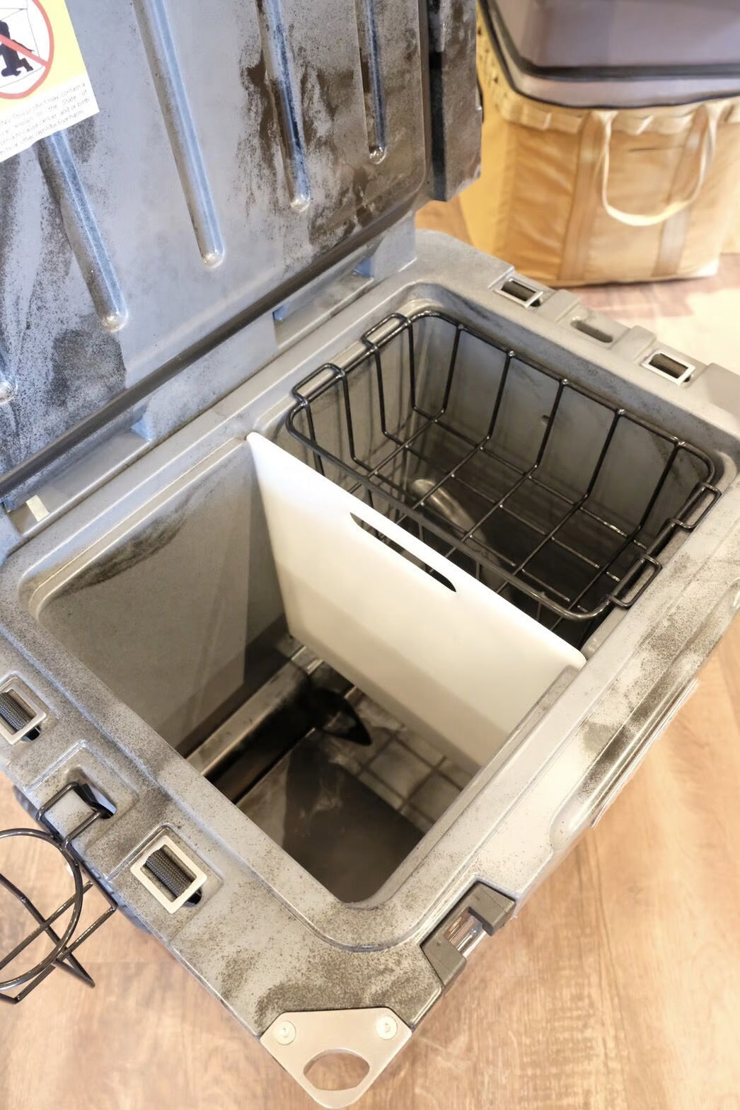 Deelight Iceland cooler 45QT ホイール付き